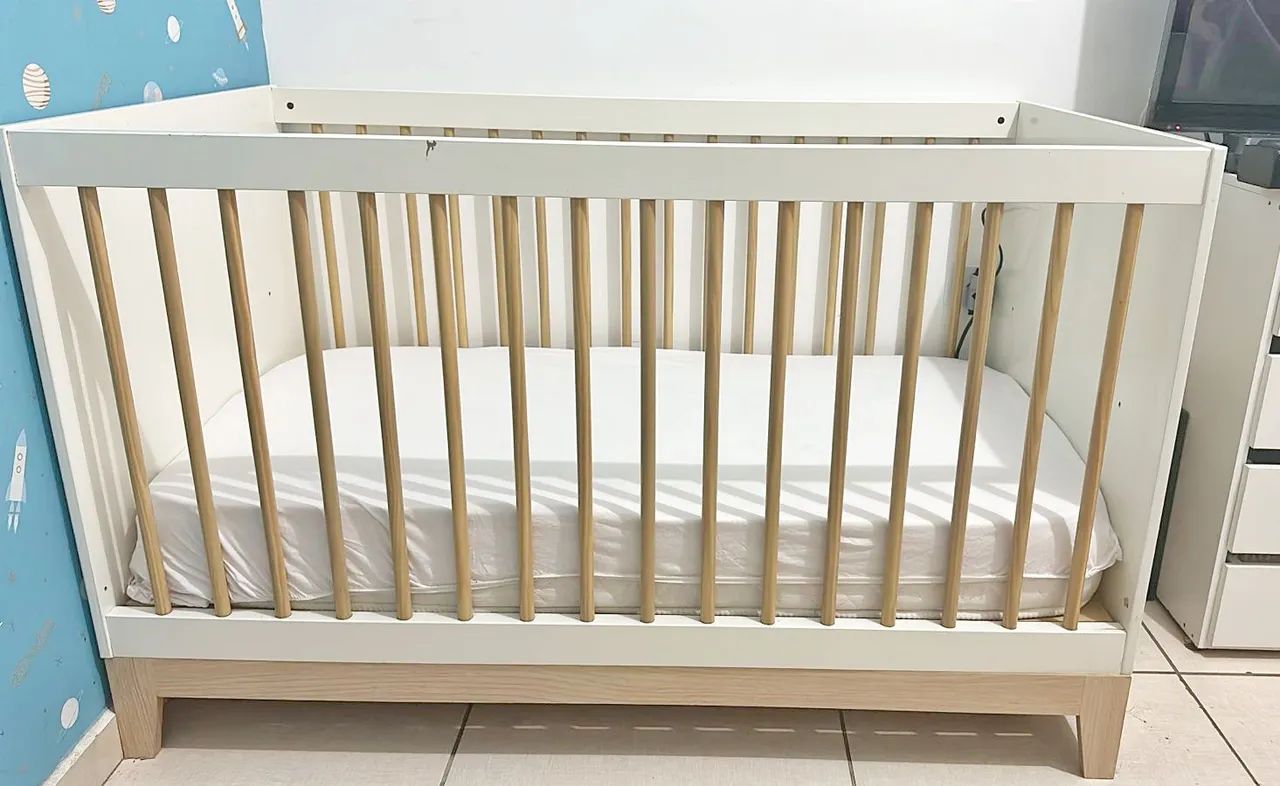 Berço que vira mini cama + colchão 