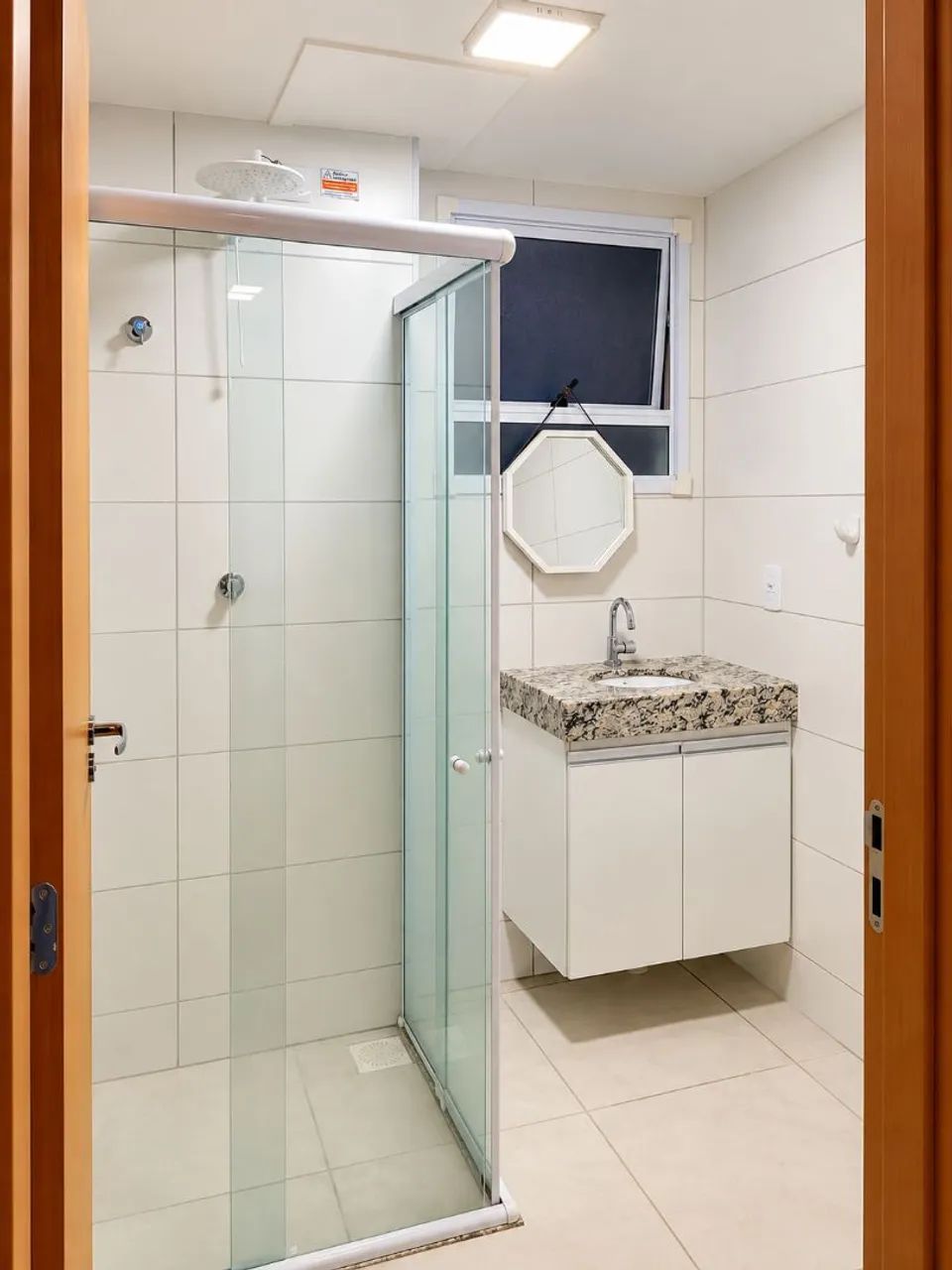 Excelente apto, ventilado e bem localizado - Foto 2