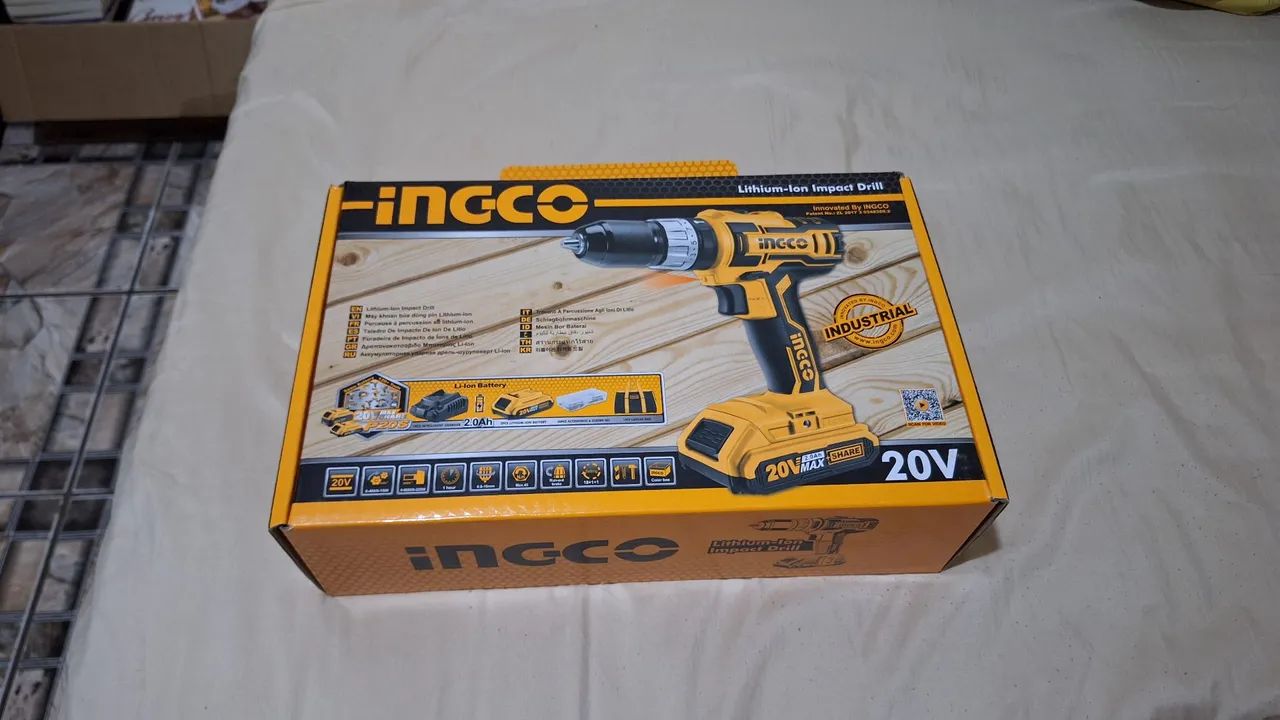 Parafusadeira INGCO 20v com duas baterias - Foto 2