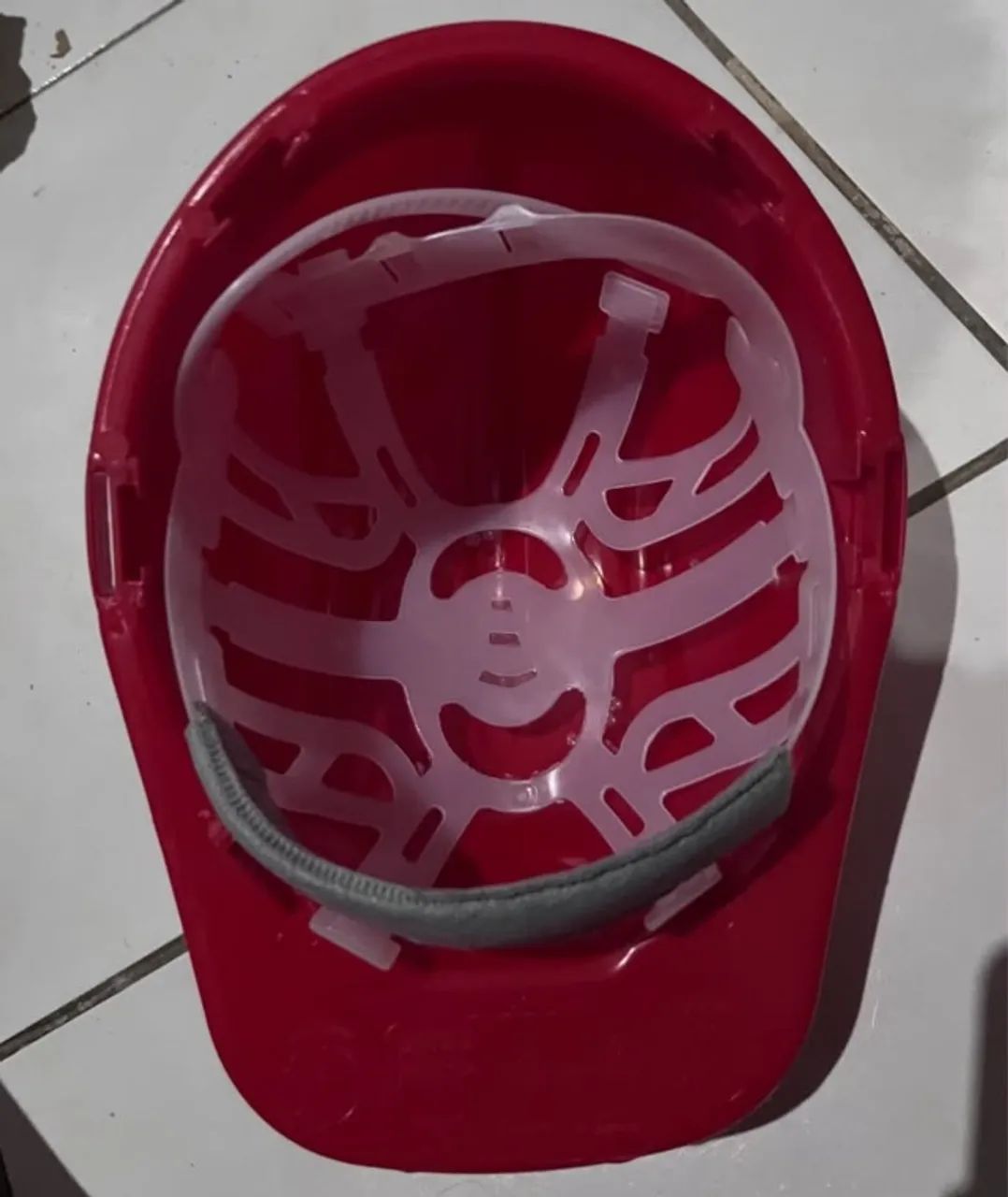Capacete com carneira - Vermelho - Foto 2