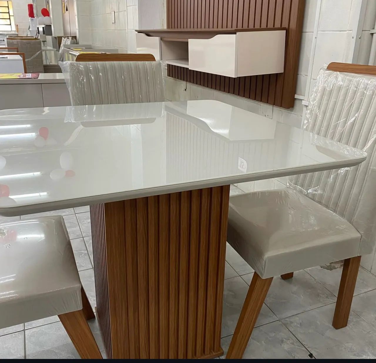 !!MESA + CADEIRAS!! 12 x 152,90 cartão 