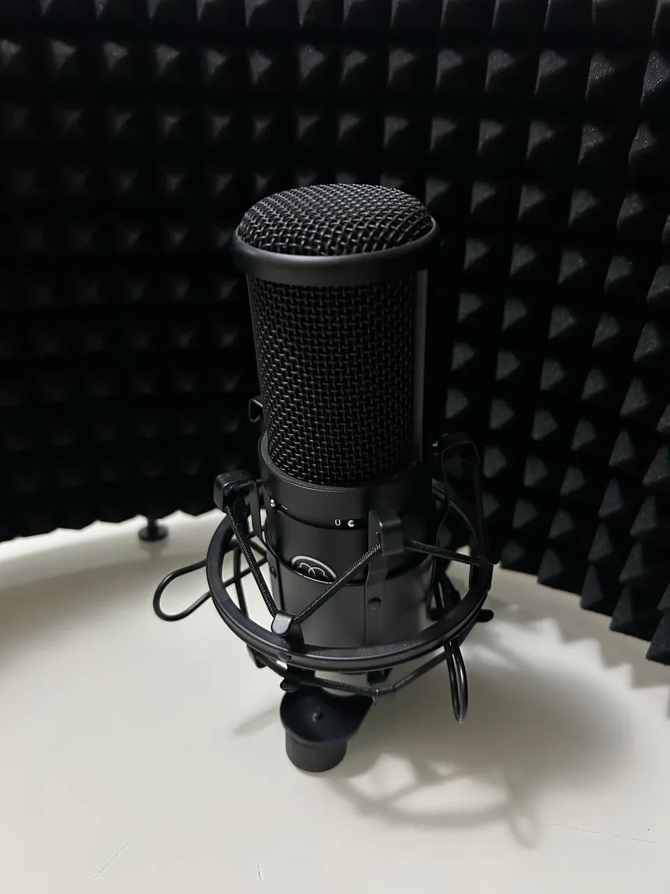 Microfone AKG Condensador P120 + shockmount + protetor acústico  - Foto 3