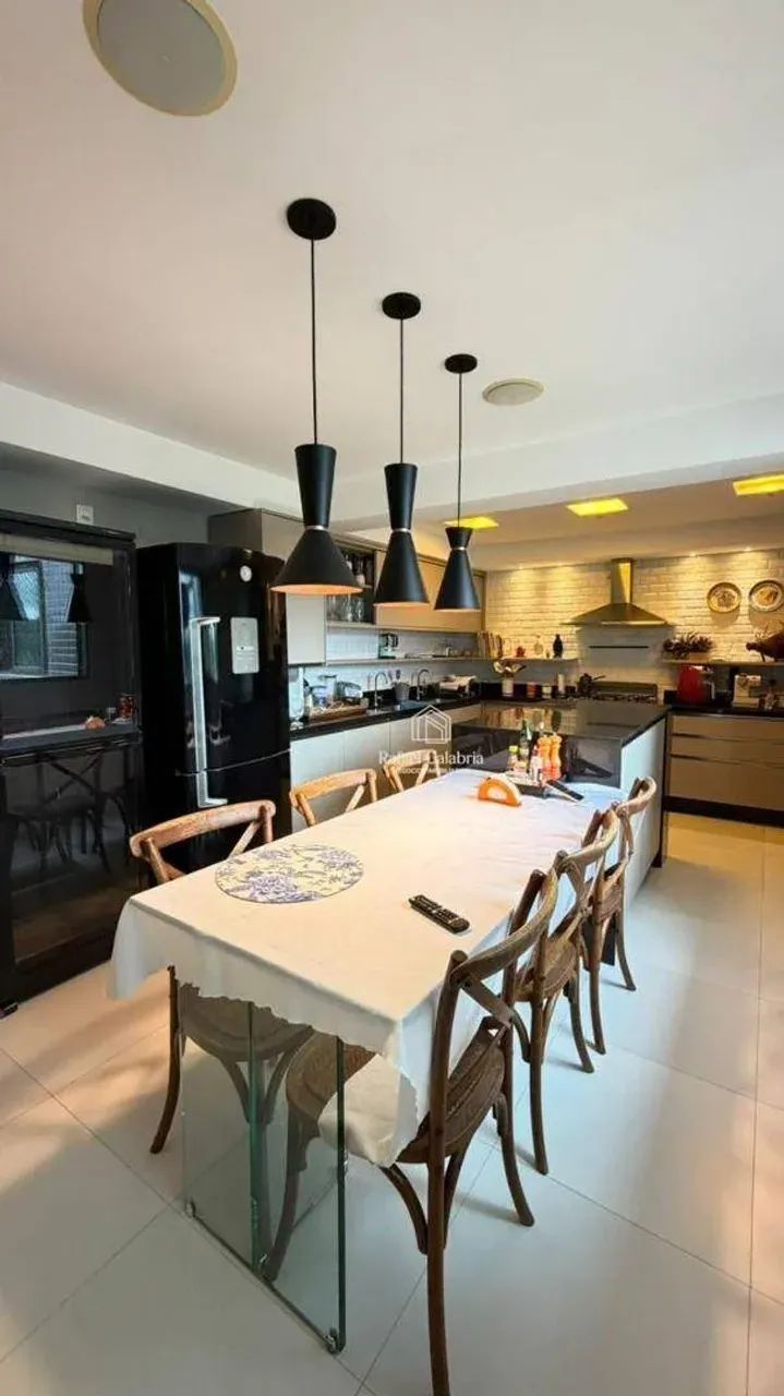 VENDE-SE APARTAMENTO REFORMADO E DECORADO 206M², 4 SUÍTES, SALA E VARANDA AMPLA COM ÁREA D - Foto 2