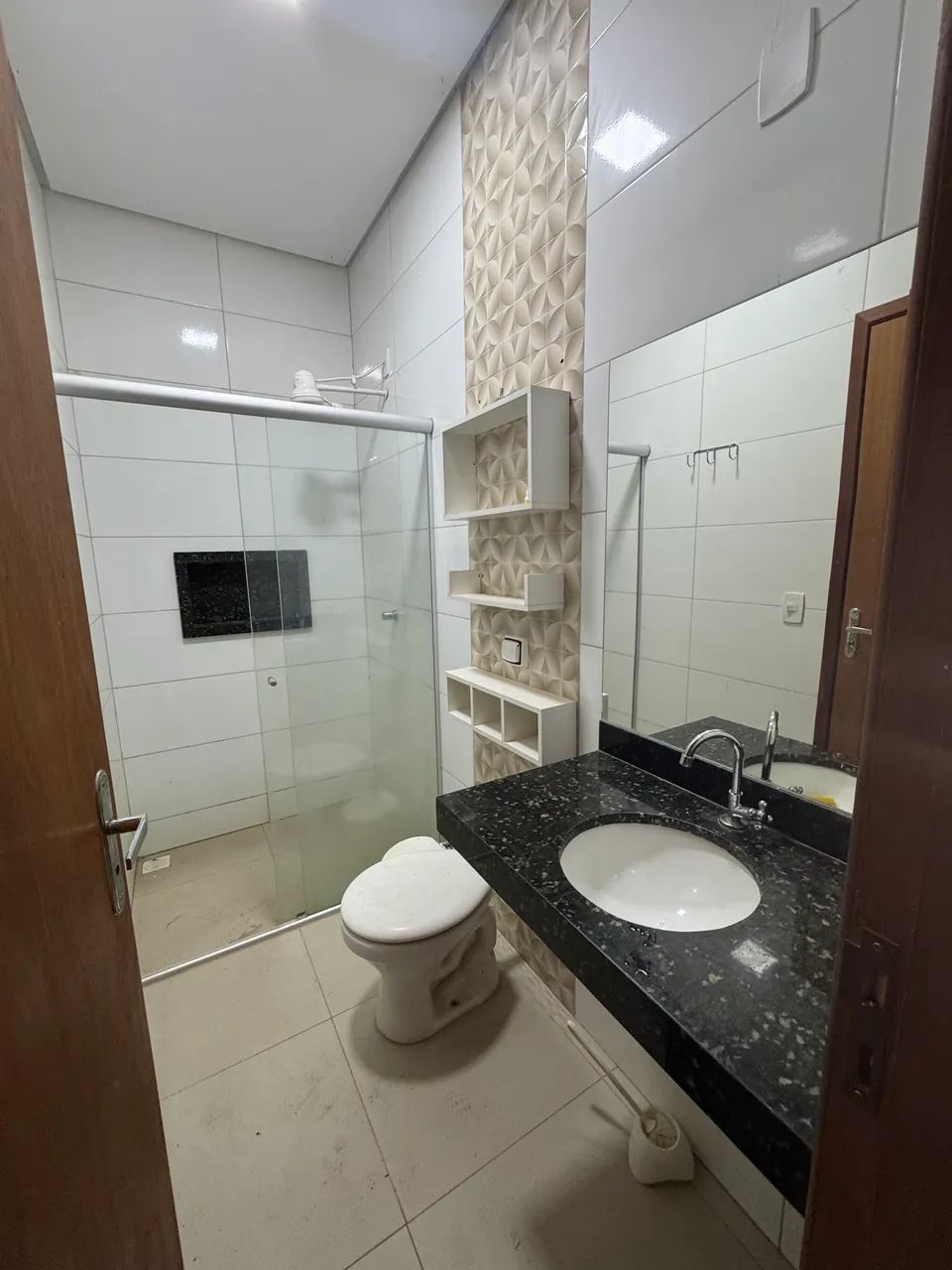 Alugou casa na avenida J - Foto 2