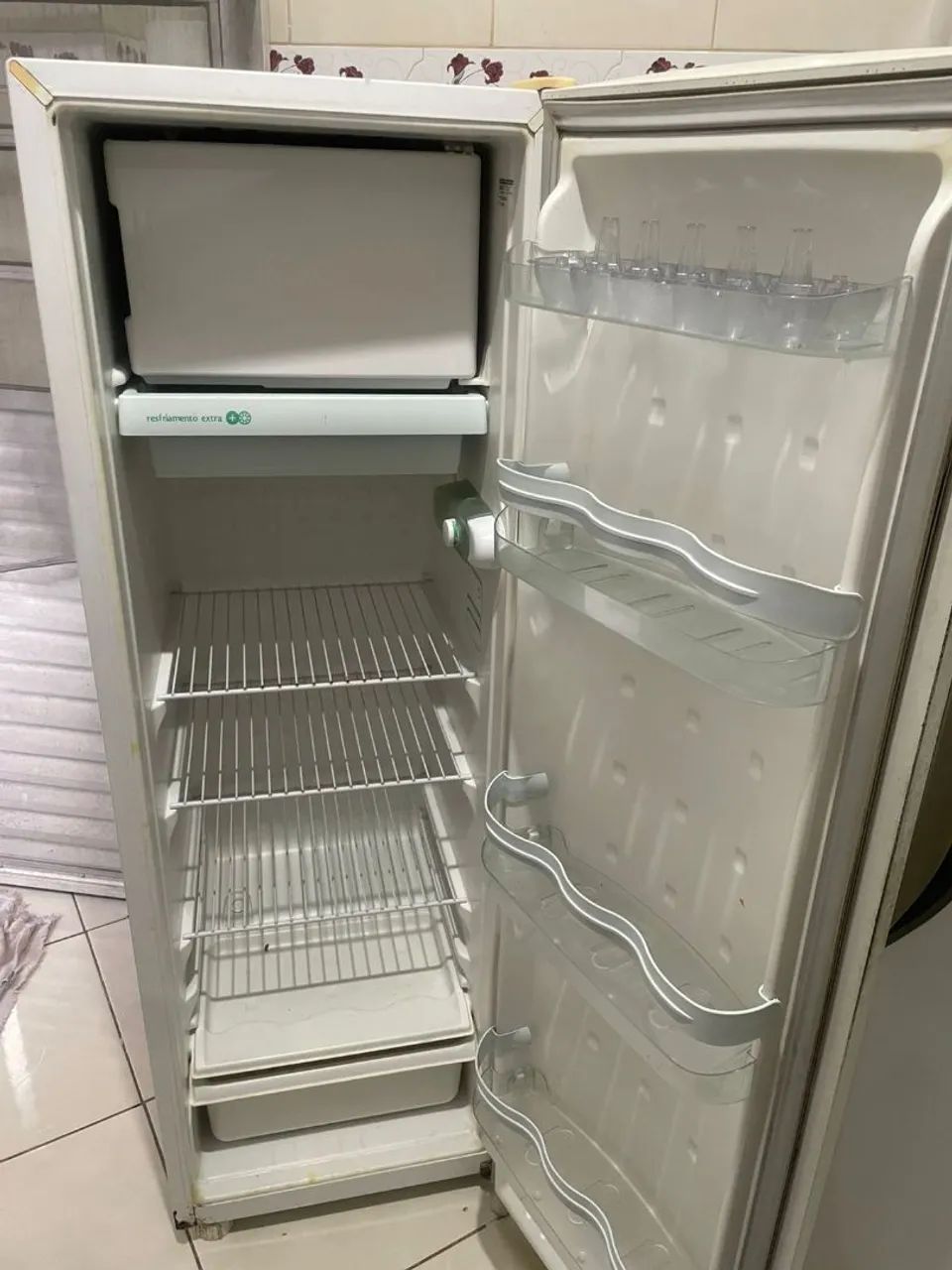 GELADEIRA CONSUL SLIM SEMI NOVA FRETE GRATIS  - Foto 2