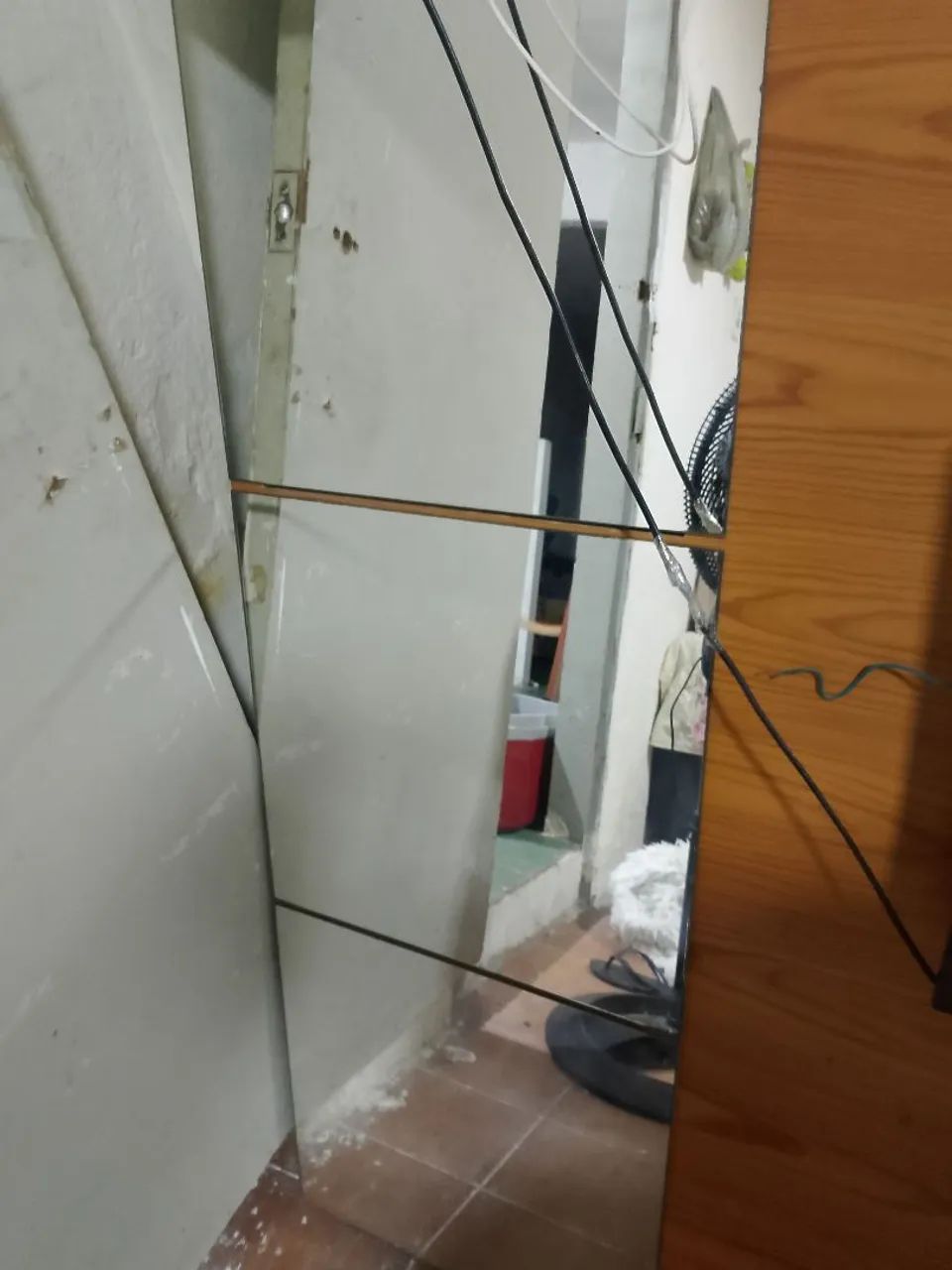 Painel com espelho  e prateleira de vidro - Foto 2