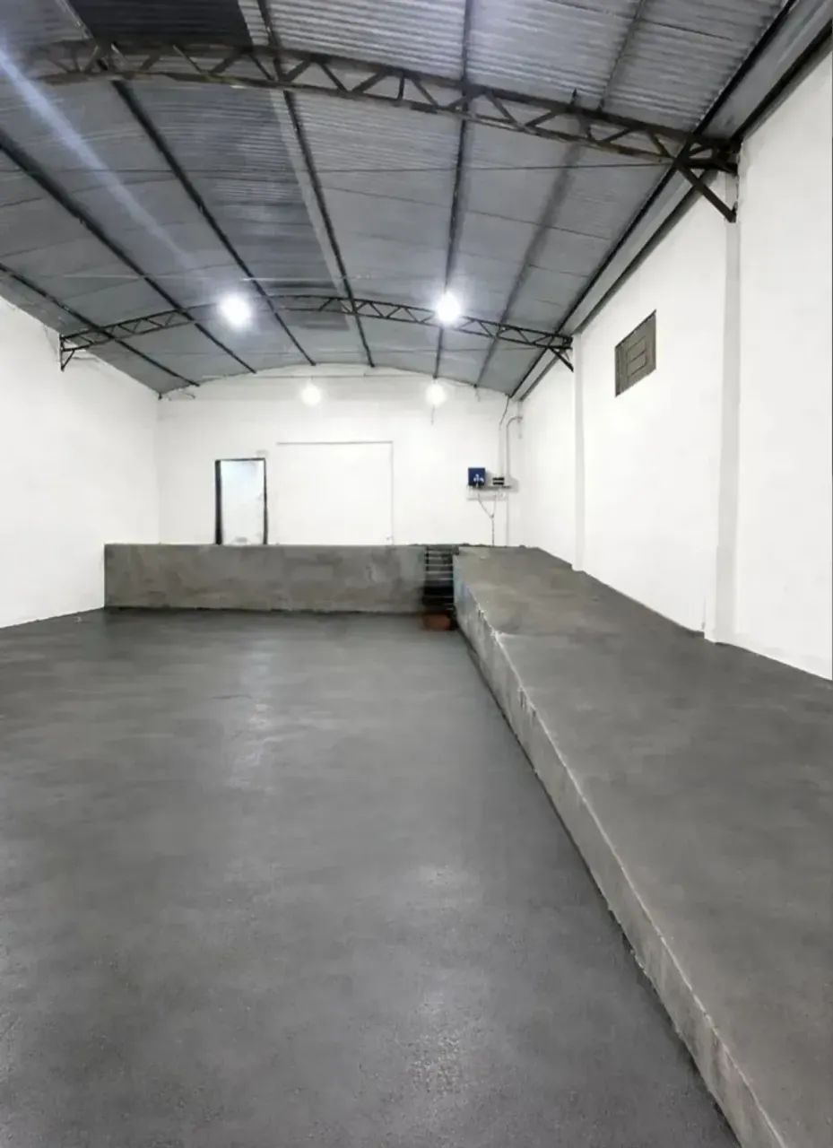 Alugo barracão com aprox. 400m² próximo da Av. Fernando Correa - Cuiabá - MT