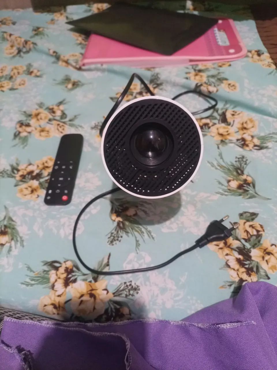 Vendo projetor novo com controle  - Foto 2