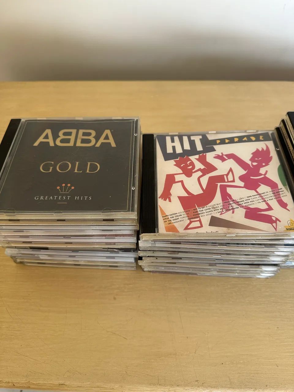 40 Cds de música diversificado. 10,00 cada.