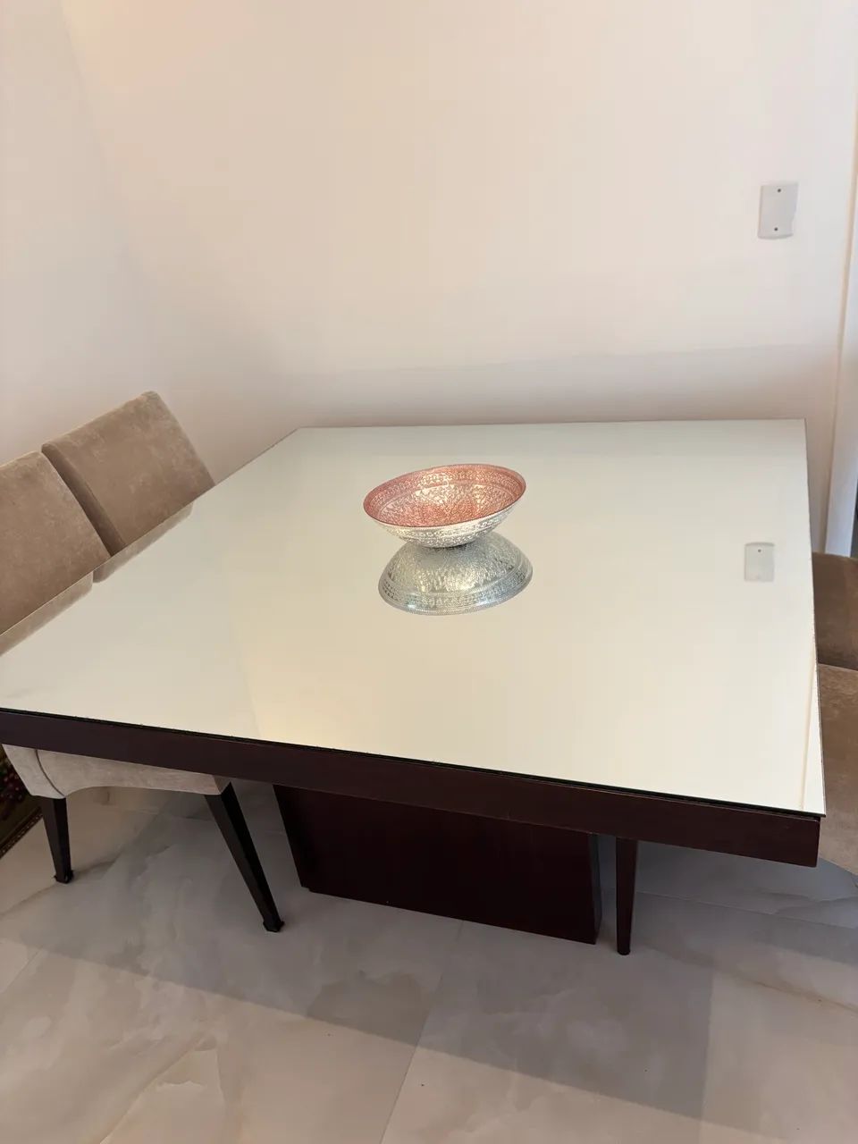 Vende- mesa de jantar com pés e base em madeira e espelho sobrepondo  - Foto 2