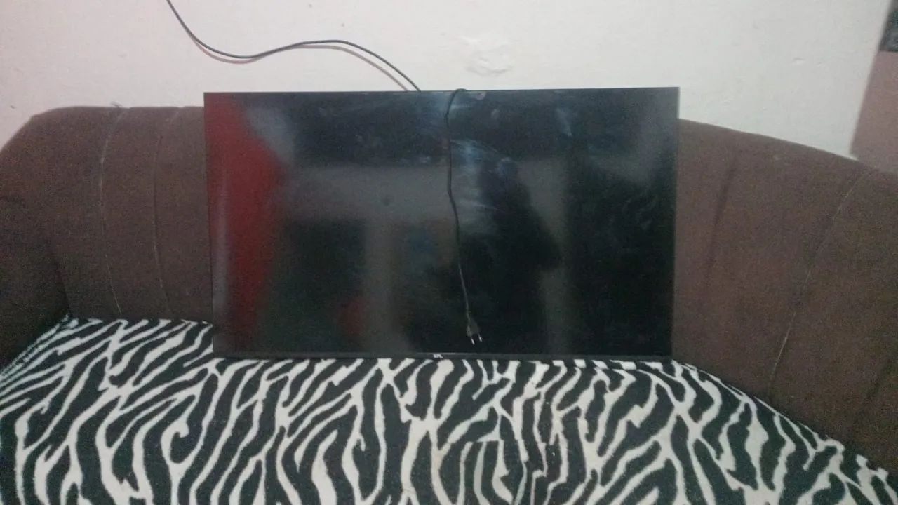 TV de 43 polegadas pra vender com menos de um mes de uso