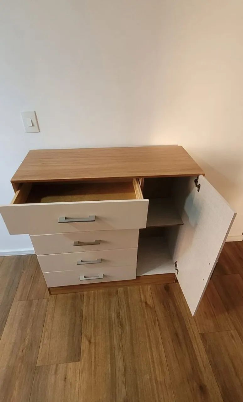 Cômoda com 5 gavetas e 1 porta - Bege e branco - Foto 2