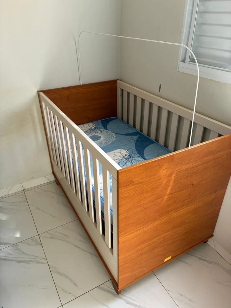 Berço para bebê com colchão 