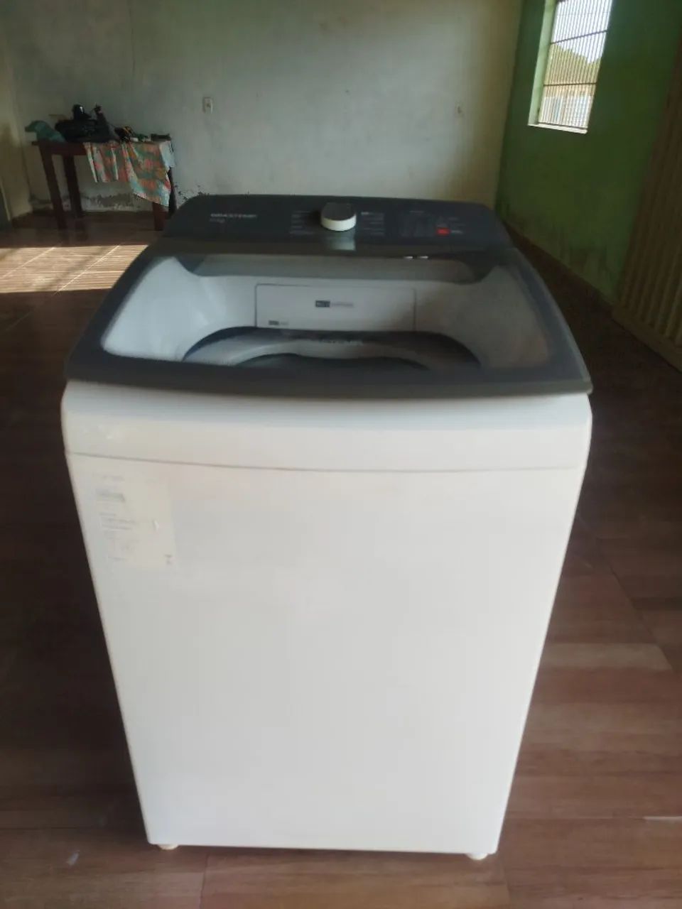 Vendo uma máquina de lavar roupa Brastemp 12 kg semi nova 