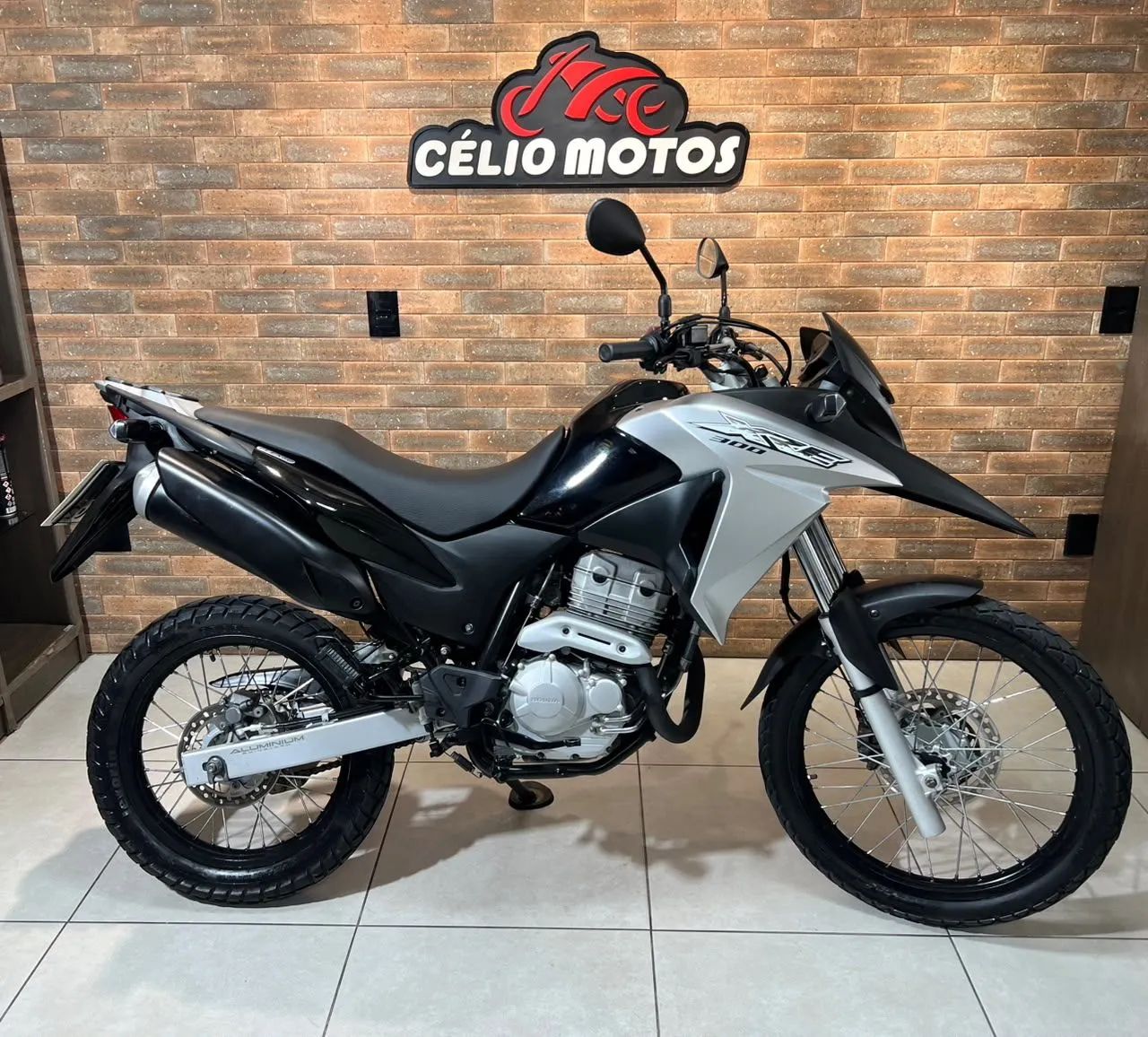 XRE 300 ABS PRETA 2017/2017