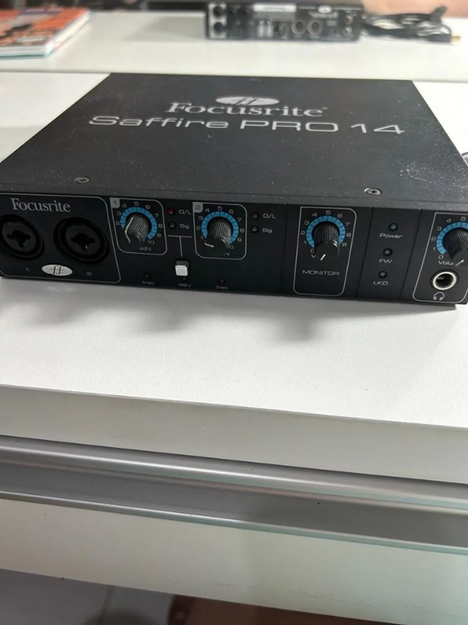 PLACA DE AUDIO FOCUSRITE PRO 14