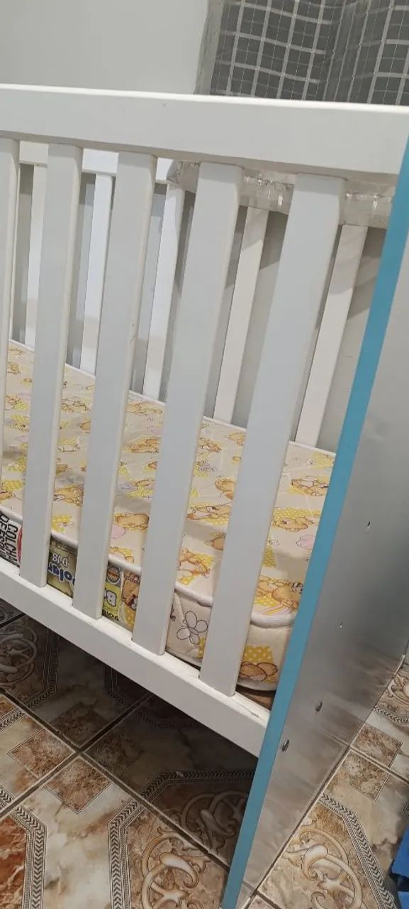 Berço com colchão 