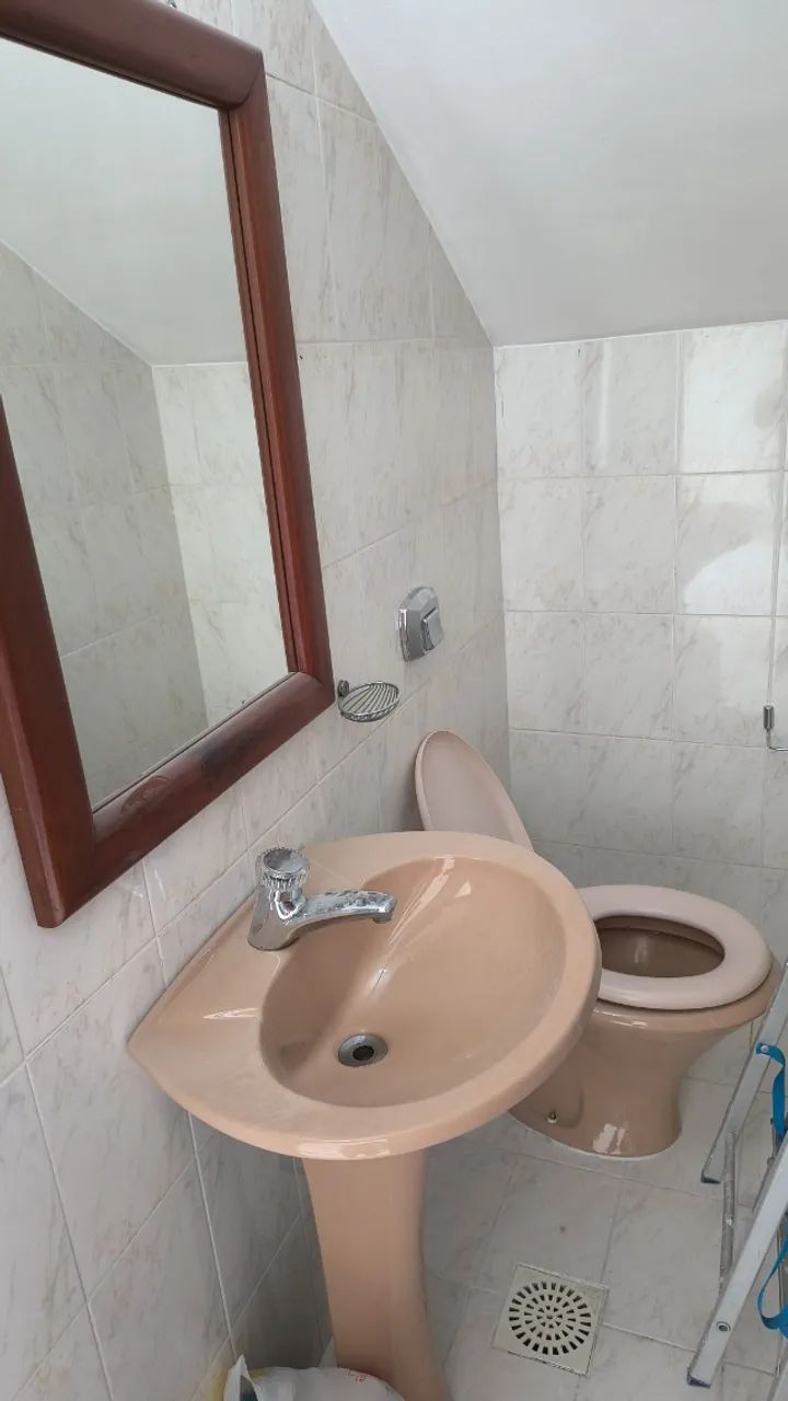 Pias com base e vaso sanitário  - Foto 2