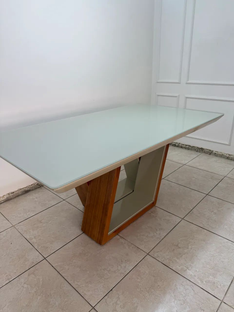 Mesa de madeira com tampo de vidro  - Foto 2