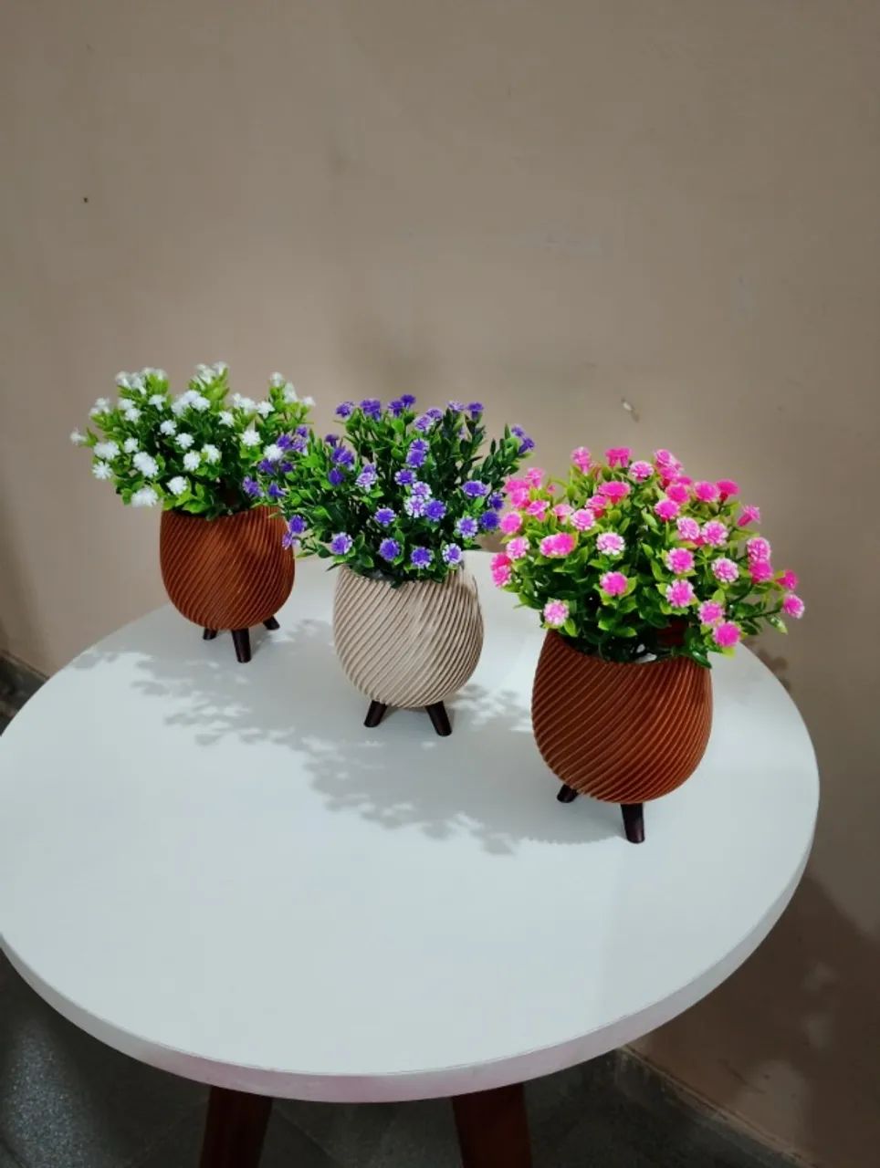 Lindos cachepôs decorativos com flores  - Foto 4
