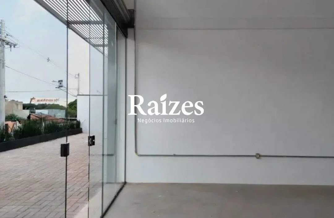 Loja de 77m² em Galeria de Esquina com Estacionamento Frontal e Habite-se - Foto 3