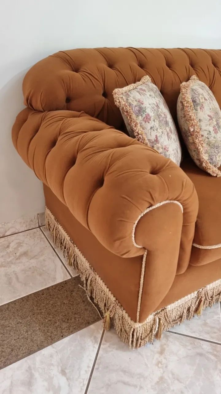 Sofá Chesterfield Luiz XV Capitonê Suede 4 lugares - Foto 3