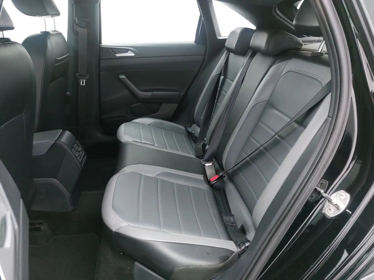 Volkswagen Nivus Highline 1.0 200 TSI Flex Aut., foto 17 de 18