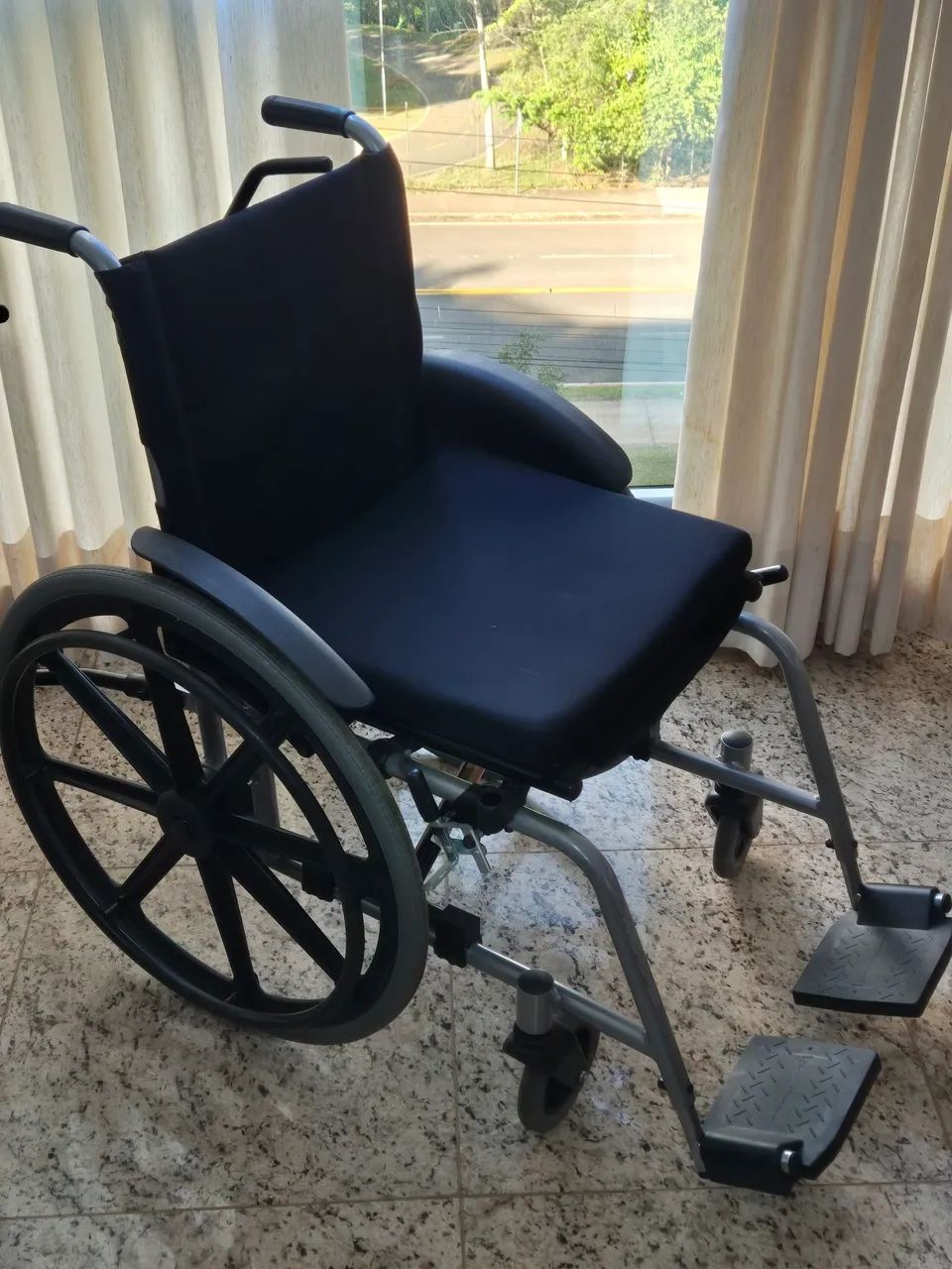 Cadeira de rodas pouquíssimo uso