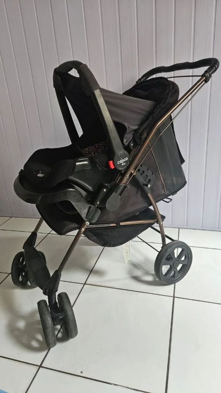 Carrinho e bebe conforto 