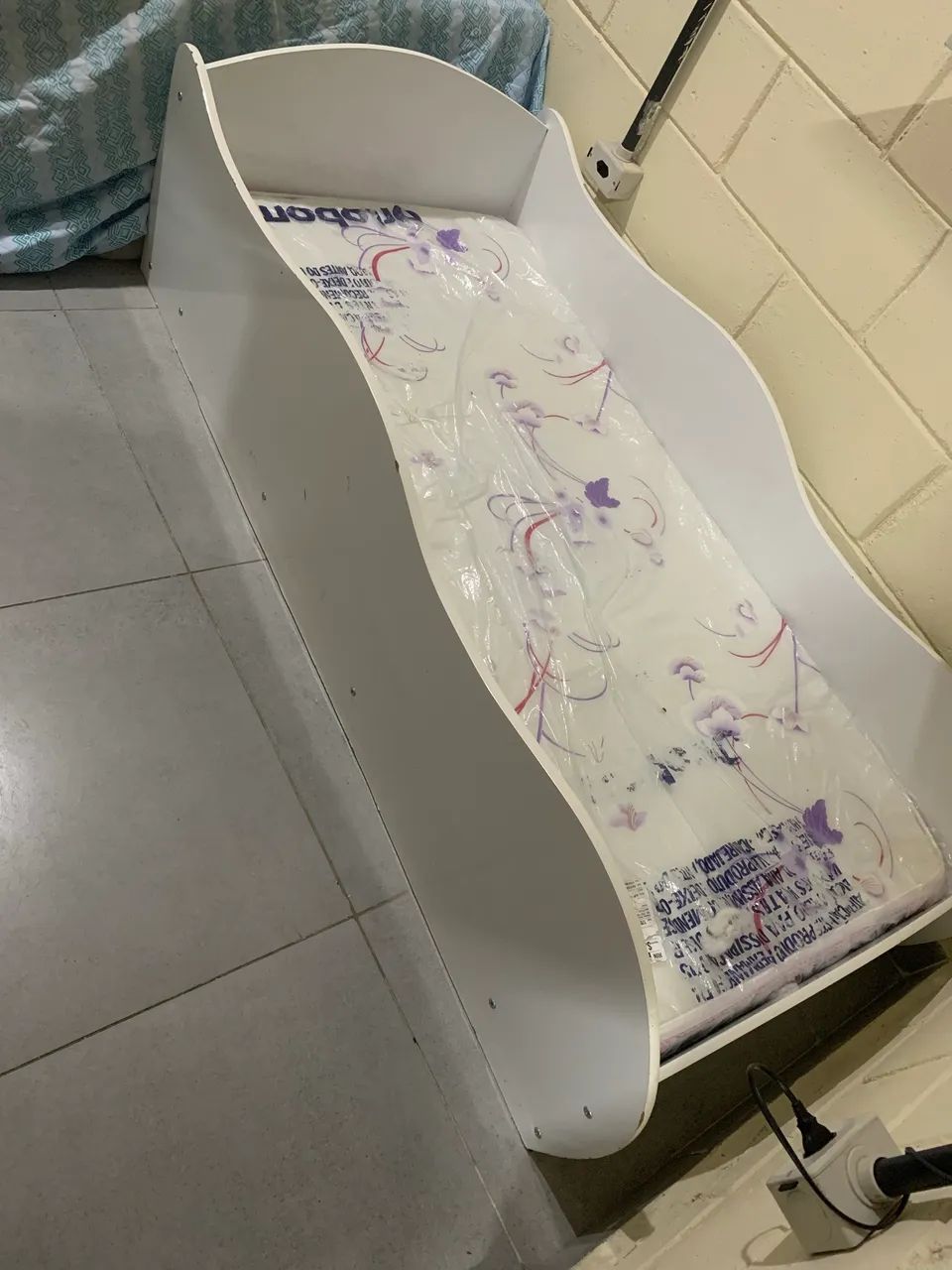 Cama infantil com colchão 
