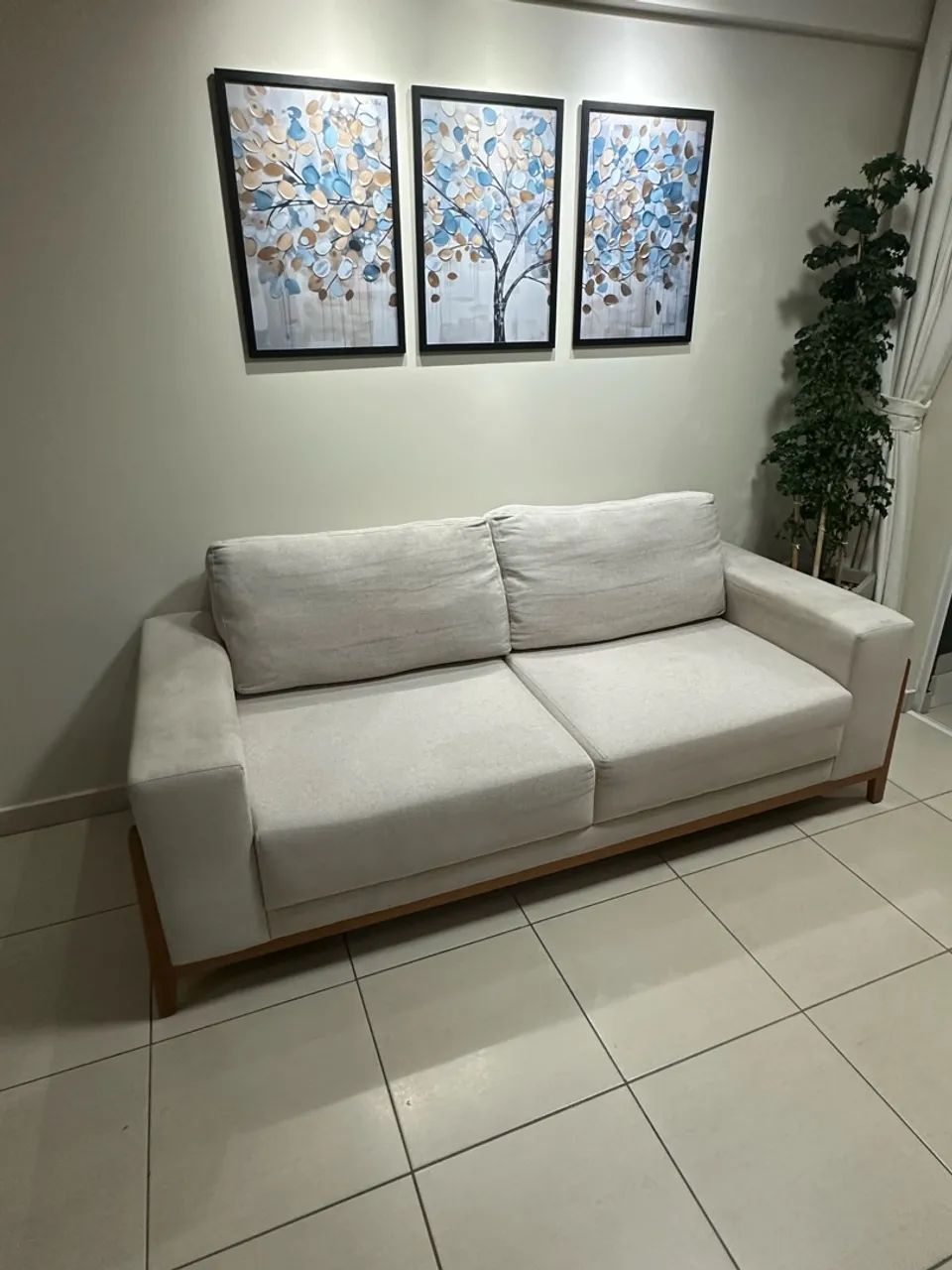 Sofa moderno com um ano de uso - Foto 4