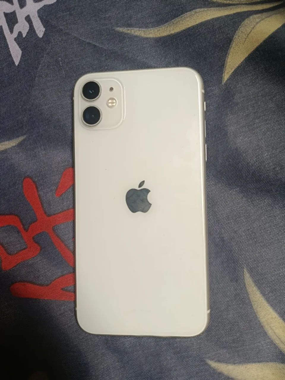 Vende-se celular iPhone 11 com 128gb de memória funcionando perfeitamente.  - Foto 2