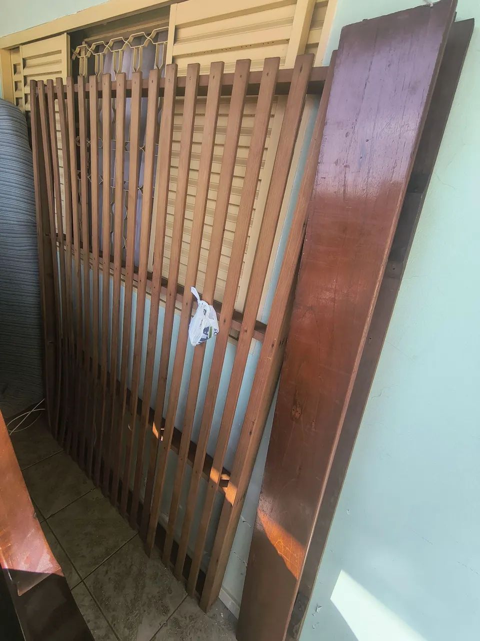 Cama de madeira maciça e colchão  - Foto 4