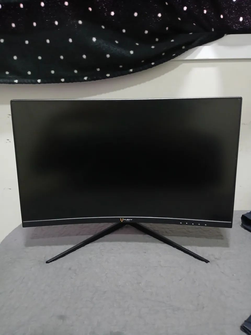 Monitor Husky Gaming Tela Quebrada