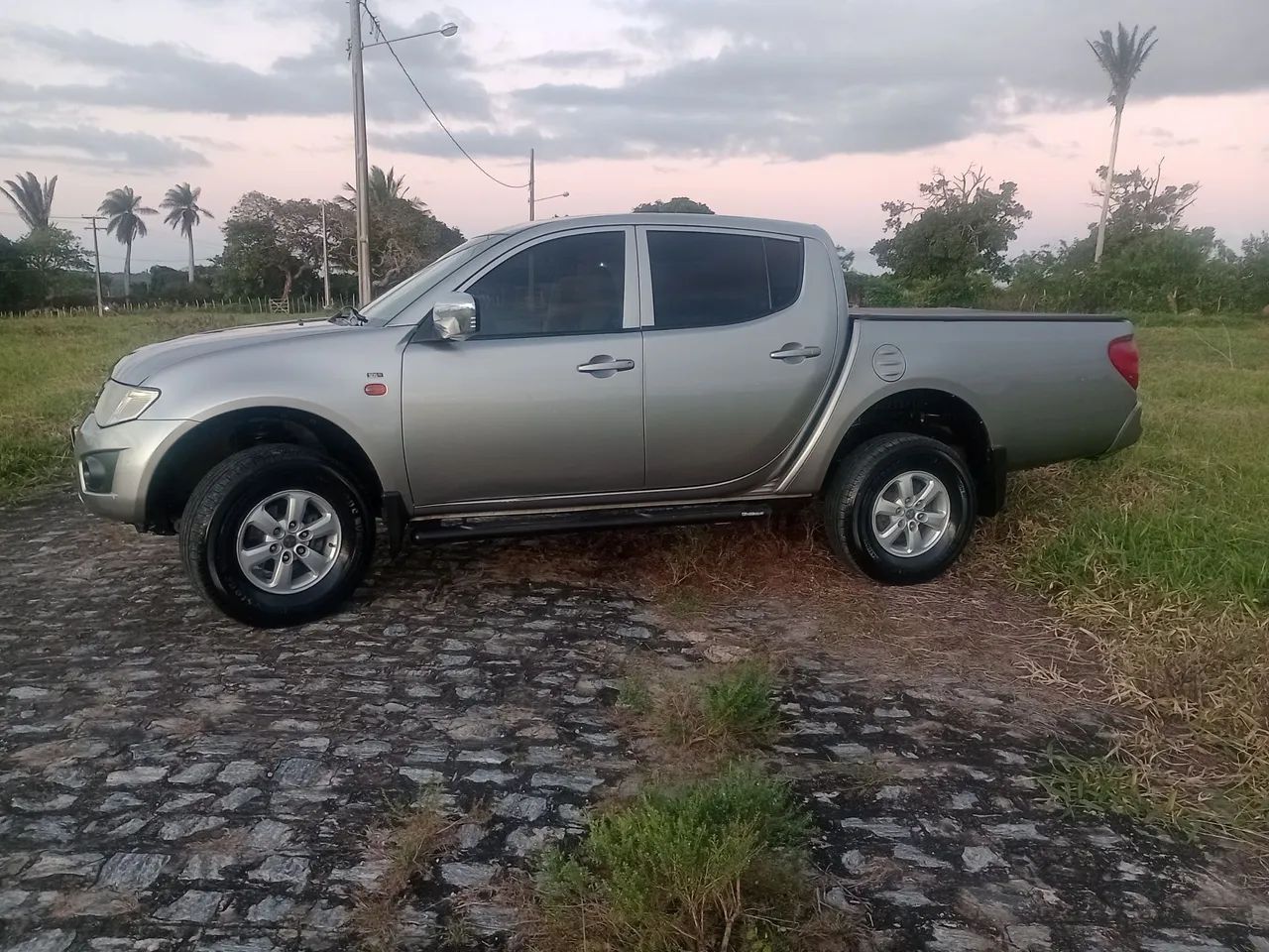 Mitsubishi L200 Triton HLS 2.4 Flex 16V CD Mec. 2015 2015
