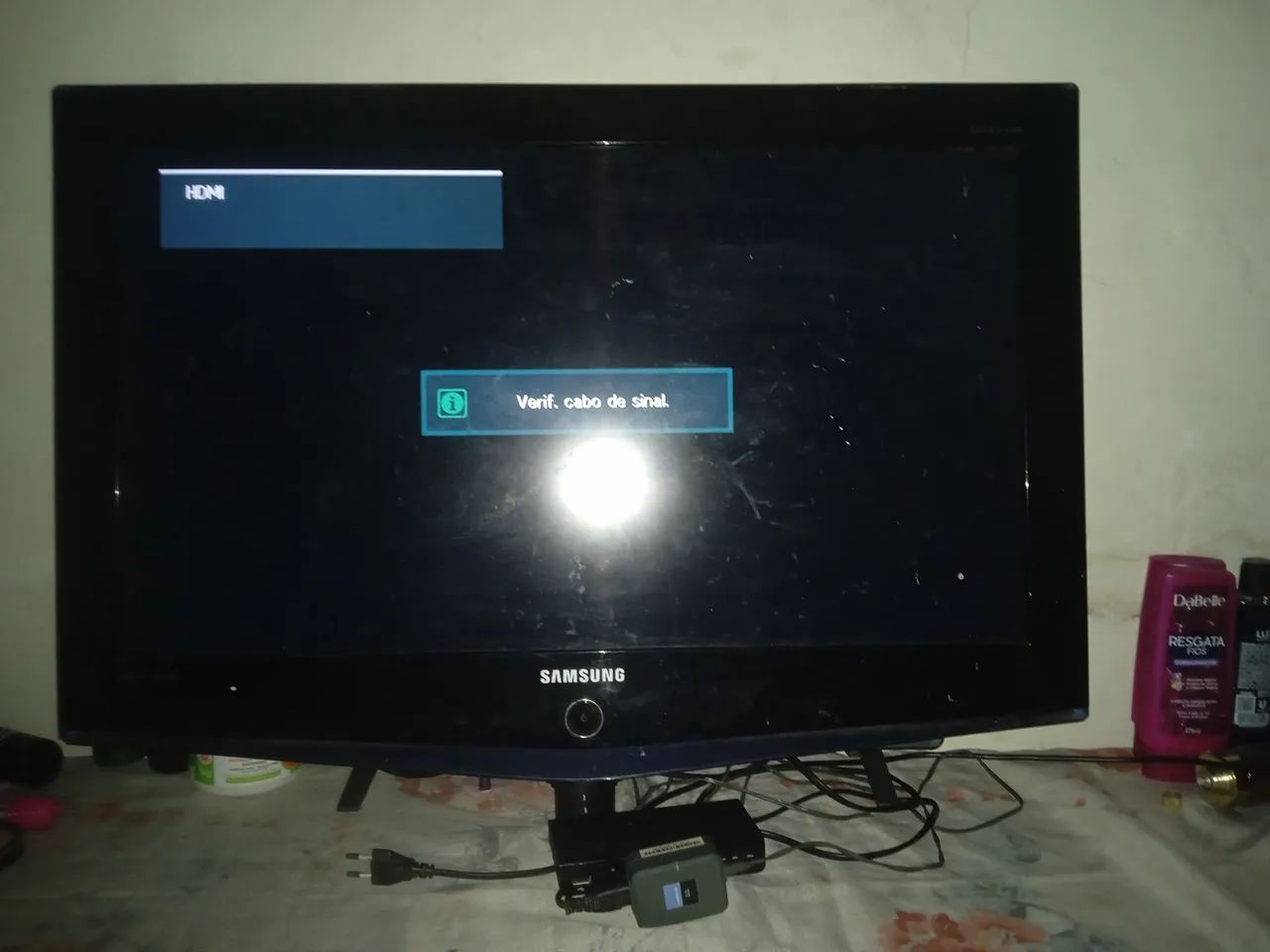 Vendo uma TV ela vai junto cm um conversor - Foto 4