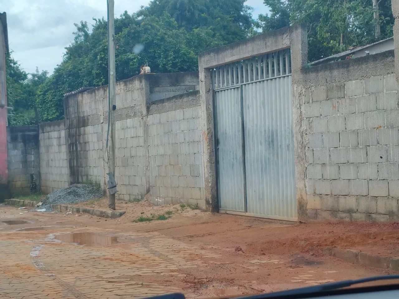 Casa com quintal grande 