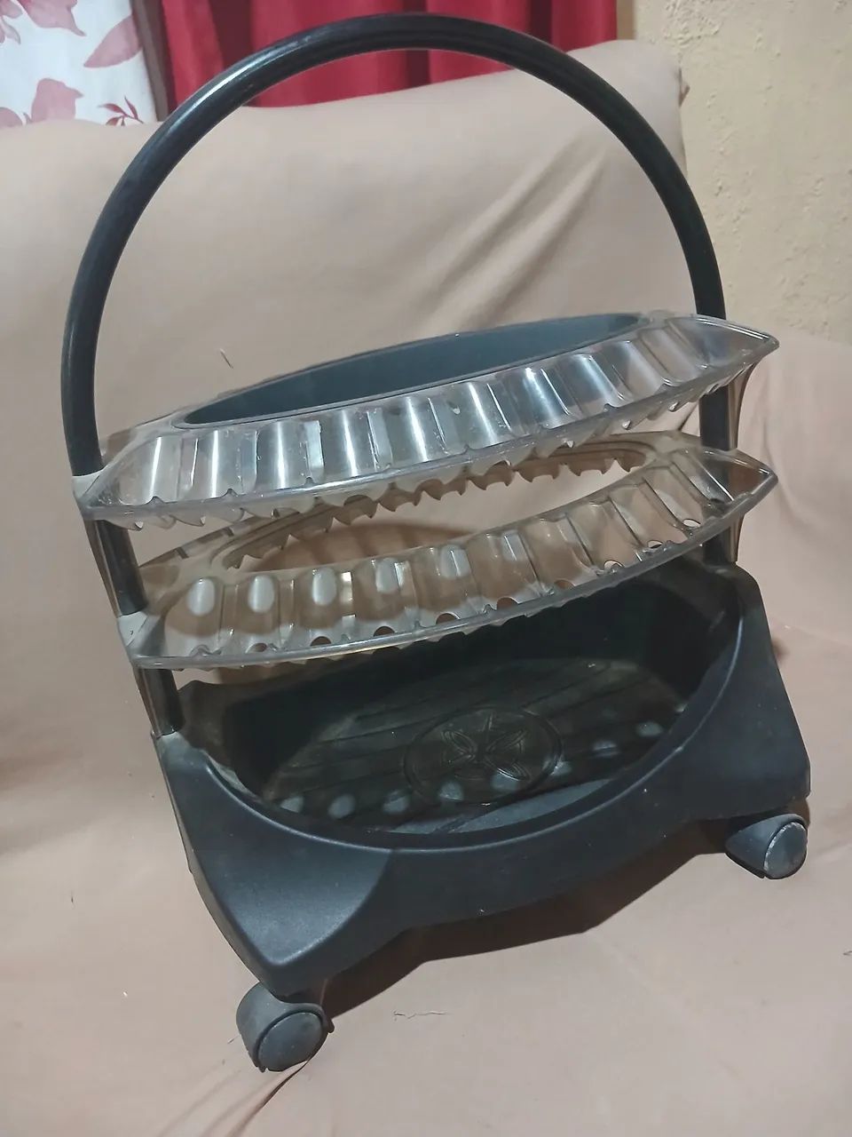 SUPORTE PARA ESMALTES E OUTROS   COM RODINHAS  ÓTIMO ESTADO  - Foto 3