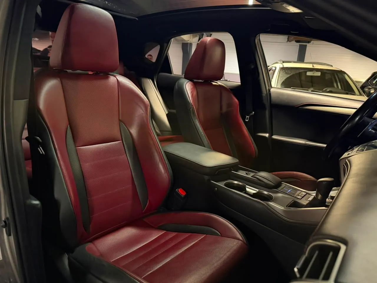 Lexus NX-200t F-sport 2.0 16V 238cv Aut., foto 8 de 10