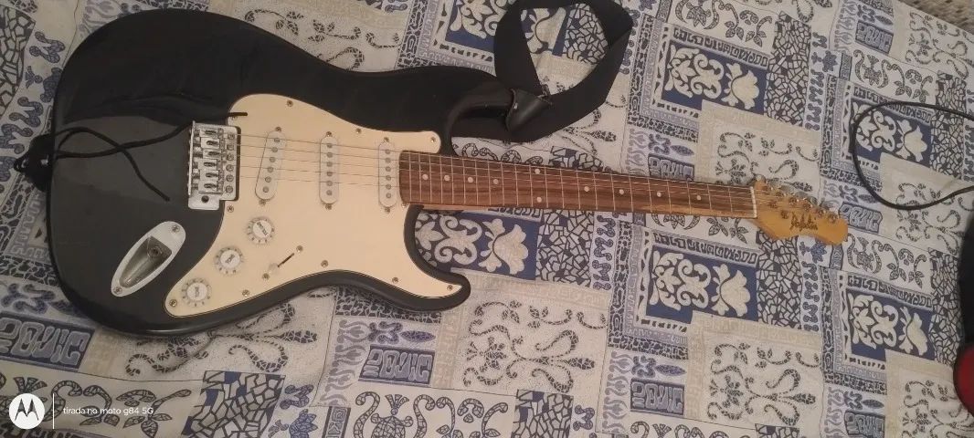 Guitarra dolphin e violão Eagle