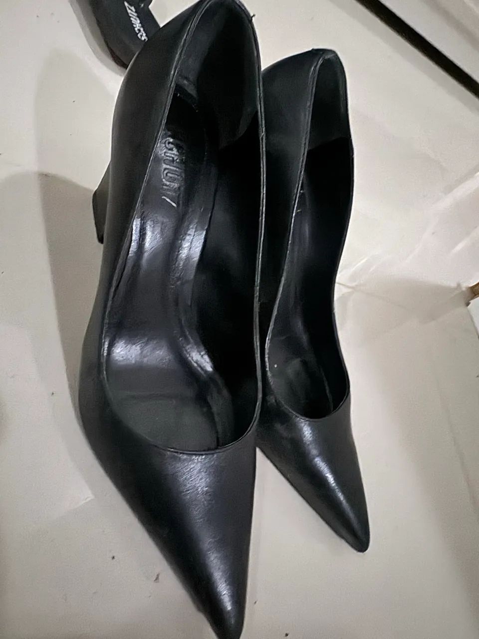 Scarpin couro Schutz 