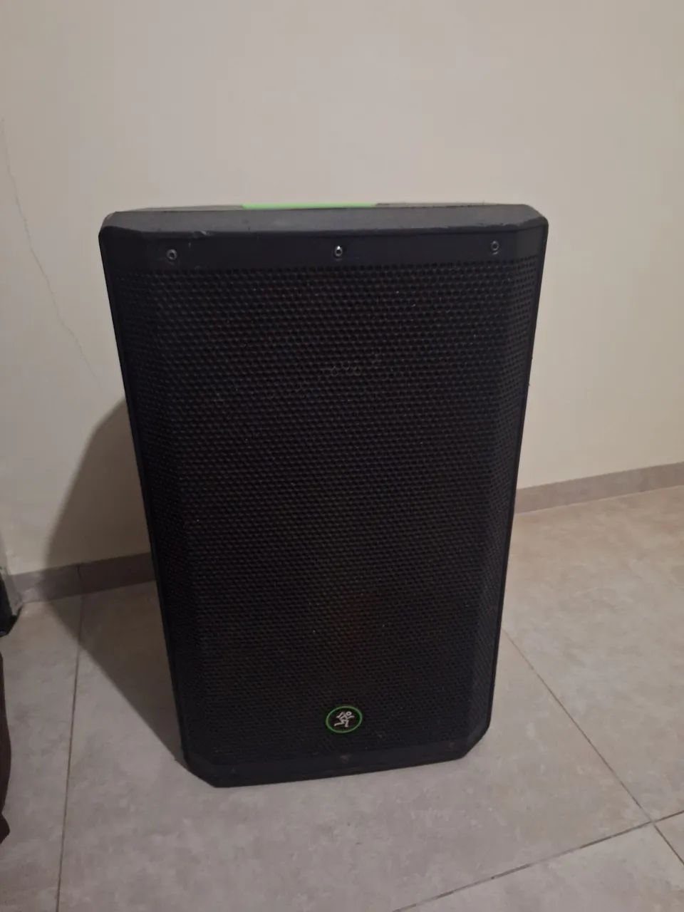 Caixa ativa mackie thrash 15 polegadas 1300 watts  - Foto 3