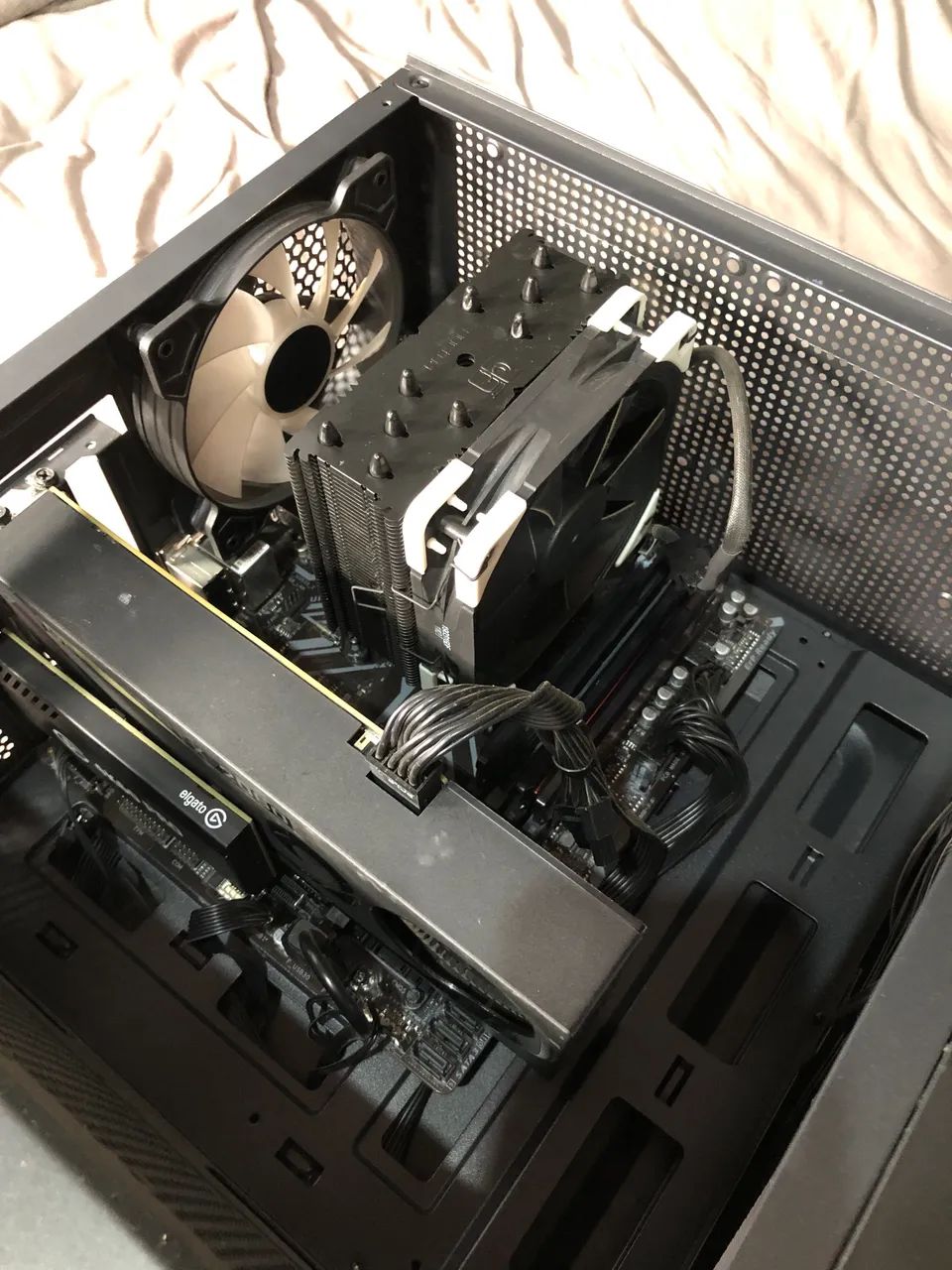 Pc gamer studio NA CAIXA 