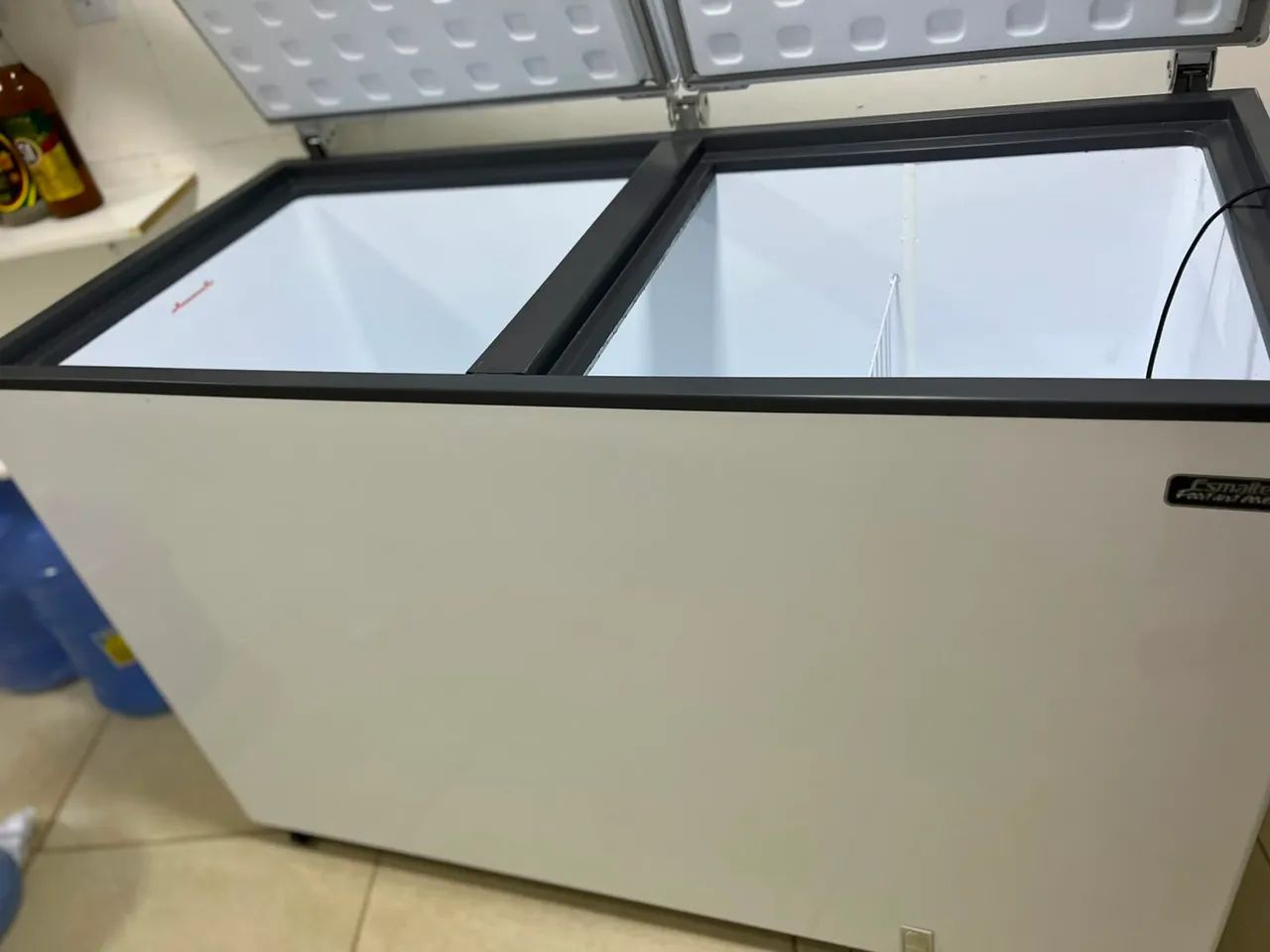 Vendo freezer 437 Litros semi nova - Geladeiras e Freezers