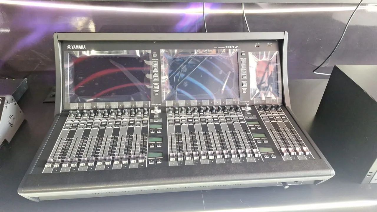 Mesa de som Yamaha DM7