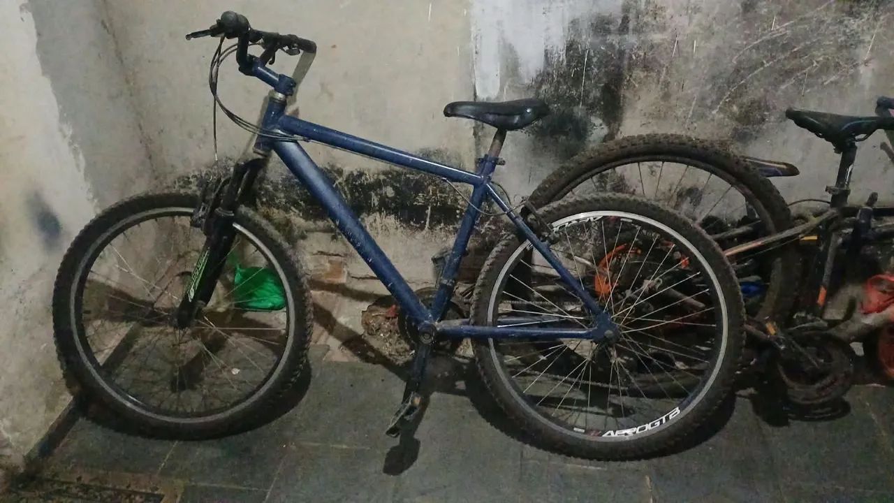 Bicicleta com macha, quadro de alumínio  aro 26 