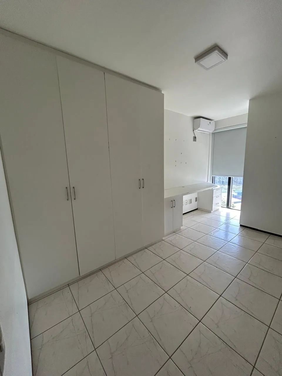 Alugo apartamento no edifício Toulon , na ponta do farol - Foto 3