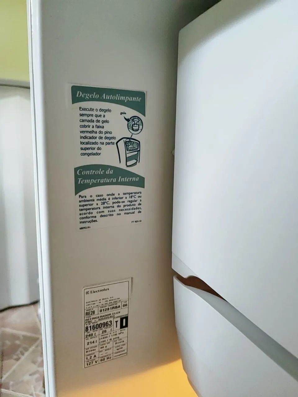 Geladeira Eletrolux 240l super conservada! - Foto 3