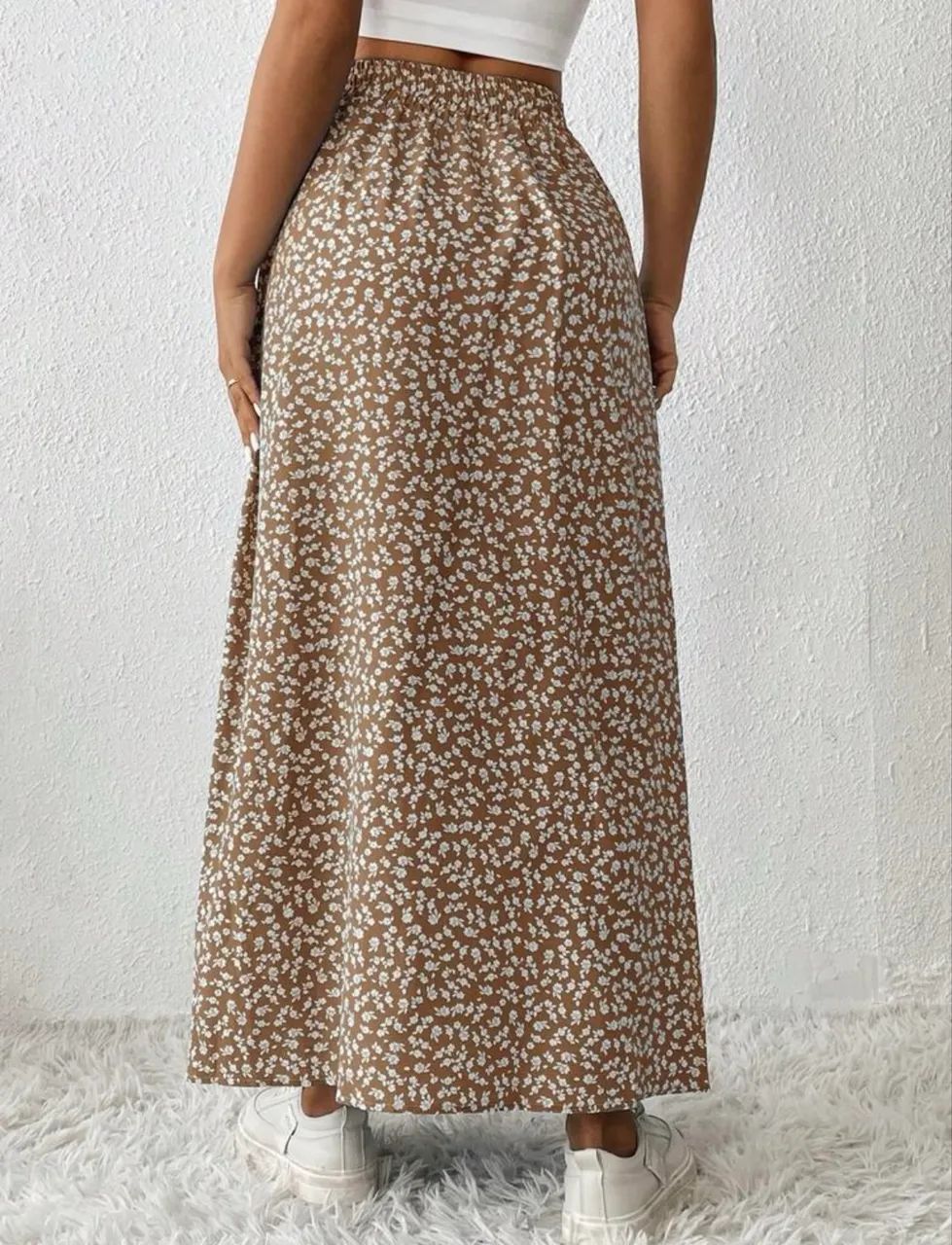 Saia Midi Floral Bege com Fenda lateral