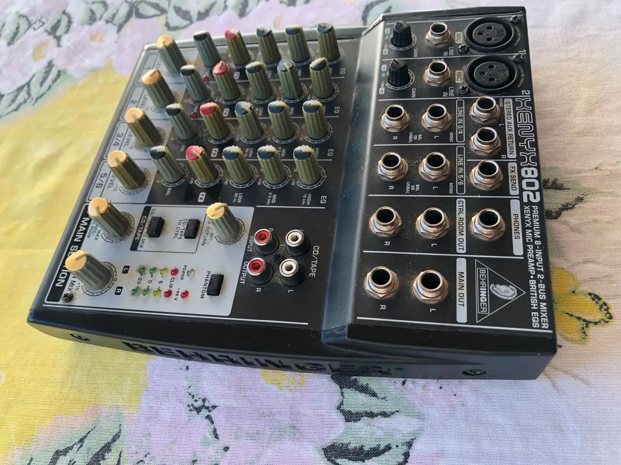 Mesa de som  Behringer xenyx 802